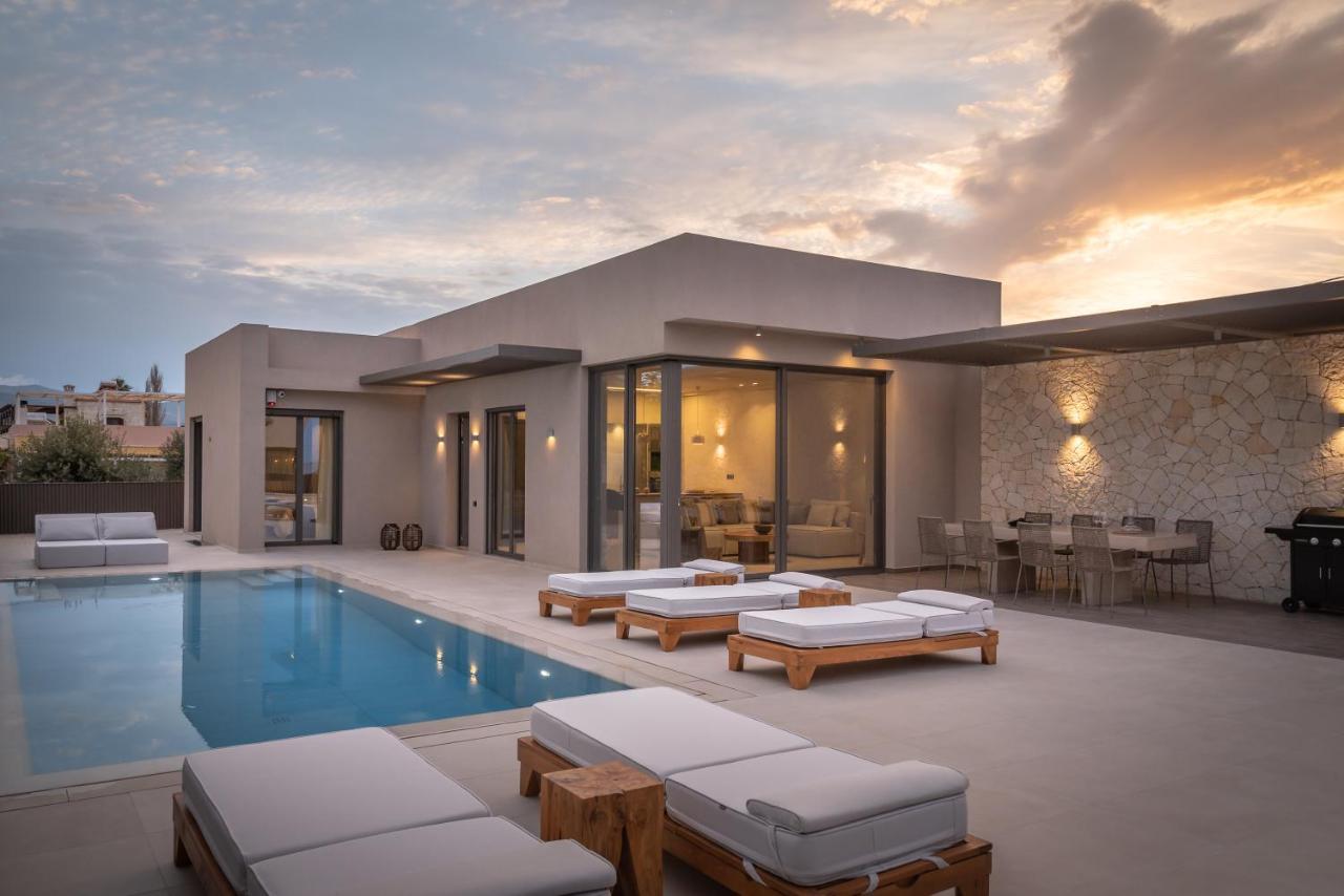 Athina Luxury Villa, With Pool & Walk To The Beach, By Thinkvilla Chania  Zewnętrze zdjęcie